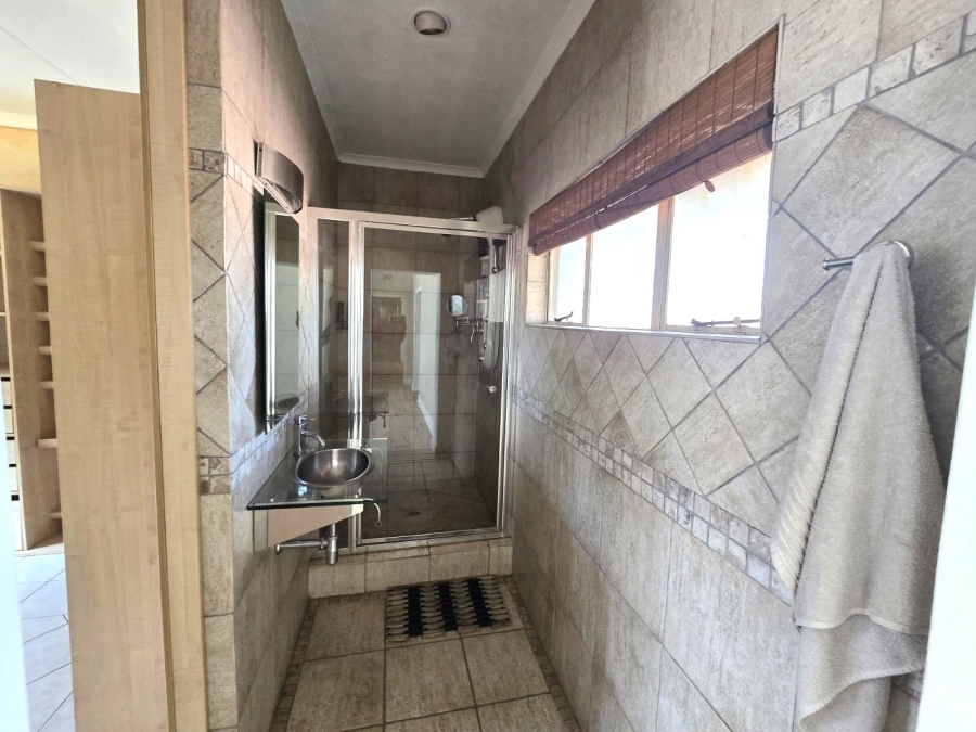 6 Bedroom Property for Sale in Selcourt Gauteng