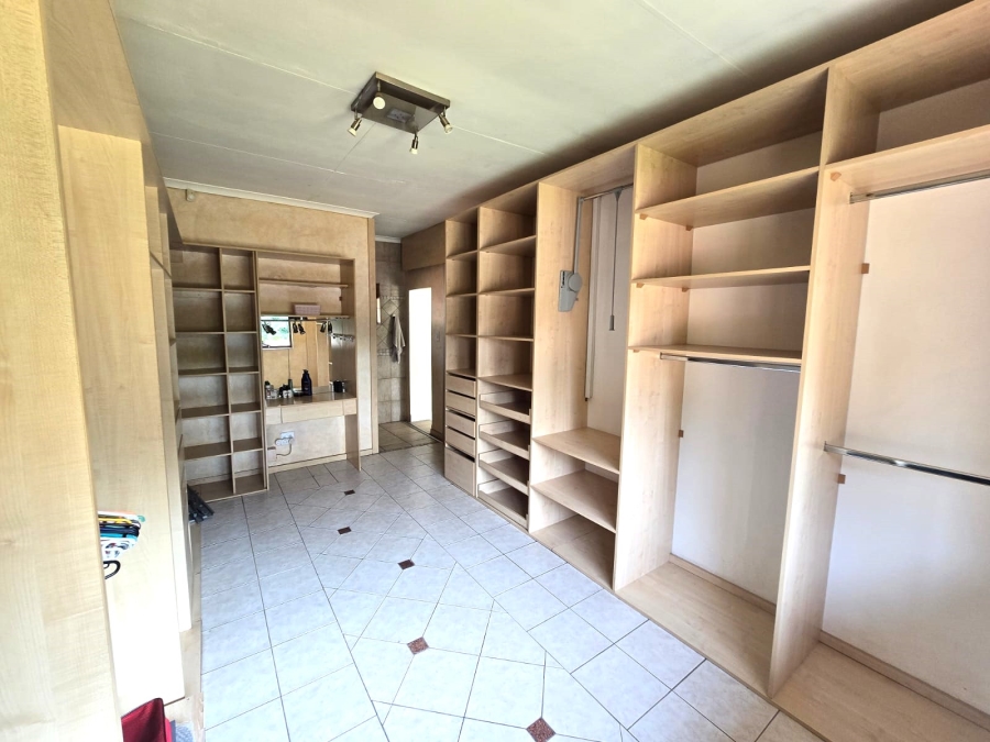 6 Bedroom Property for Sale in Selcourt Gauteng