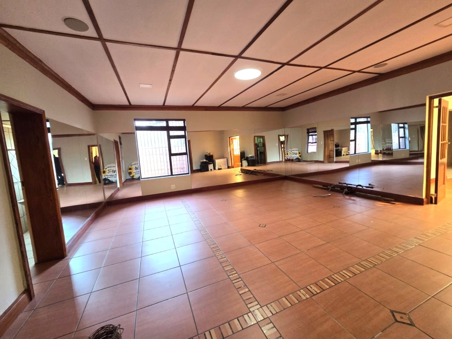 6 Bedroom Property for Sale in Selcourt Gauteng