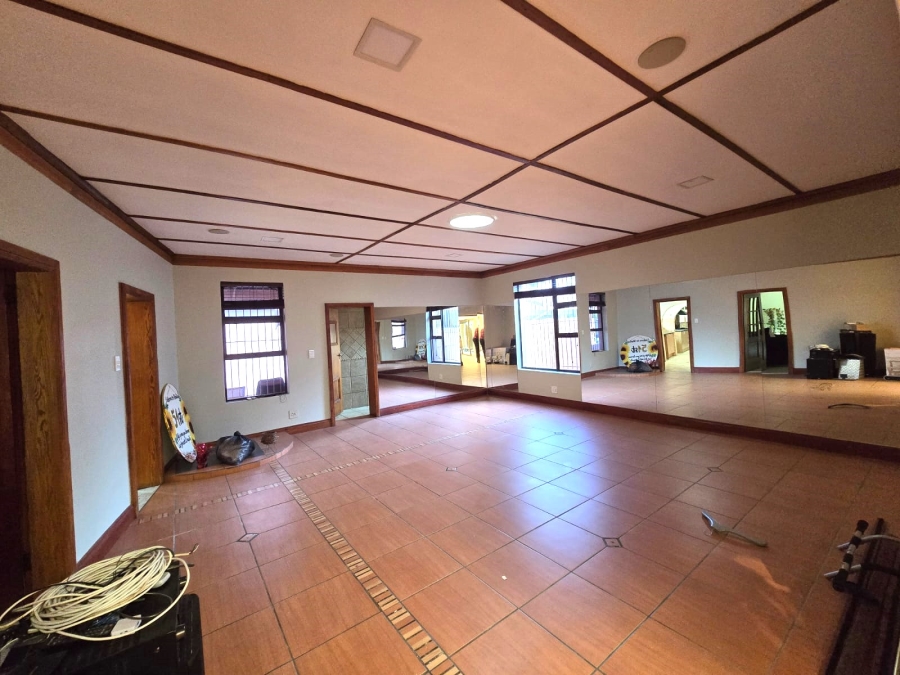 6 Bedroom Property for Sale in Selcourt Gauteng