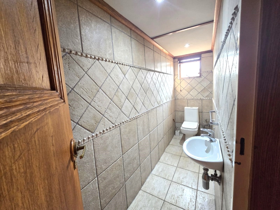 6 Bedroom Property for Sale in Selcourt Gauteng