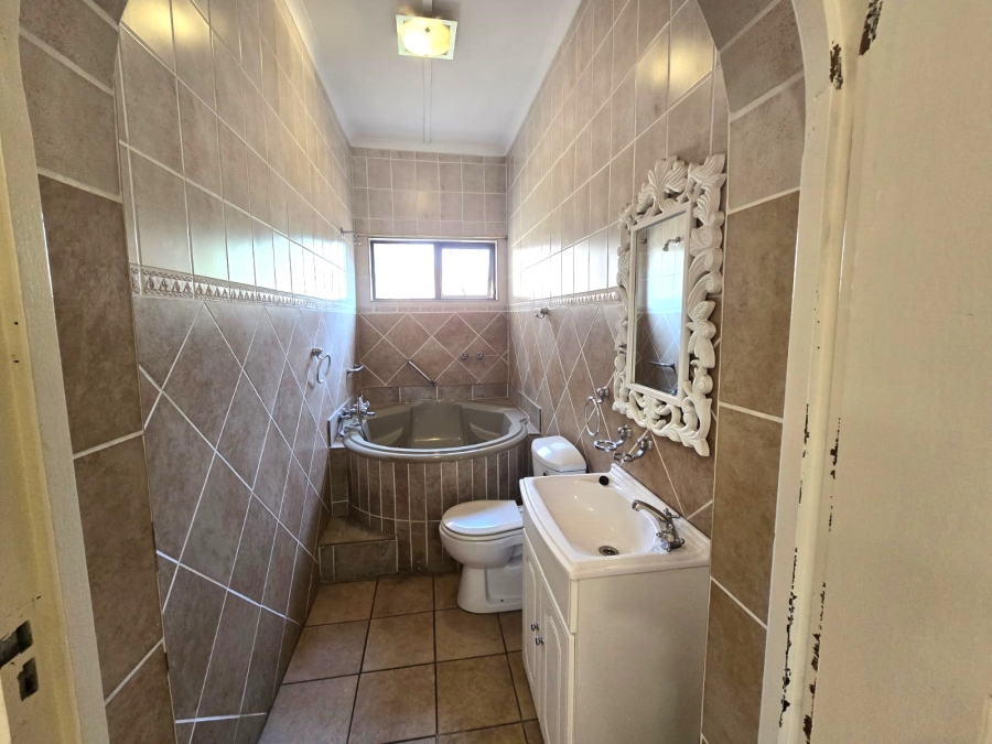 6 Bedroom Property for Sale in Selcourt Gauteng