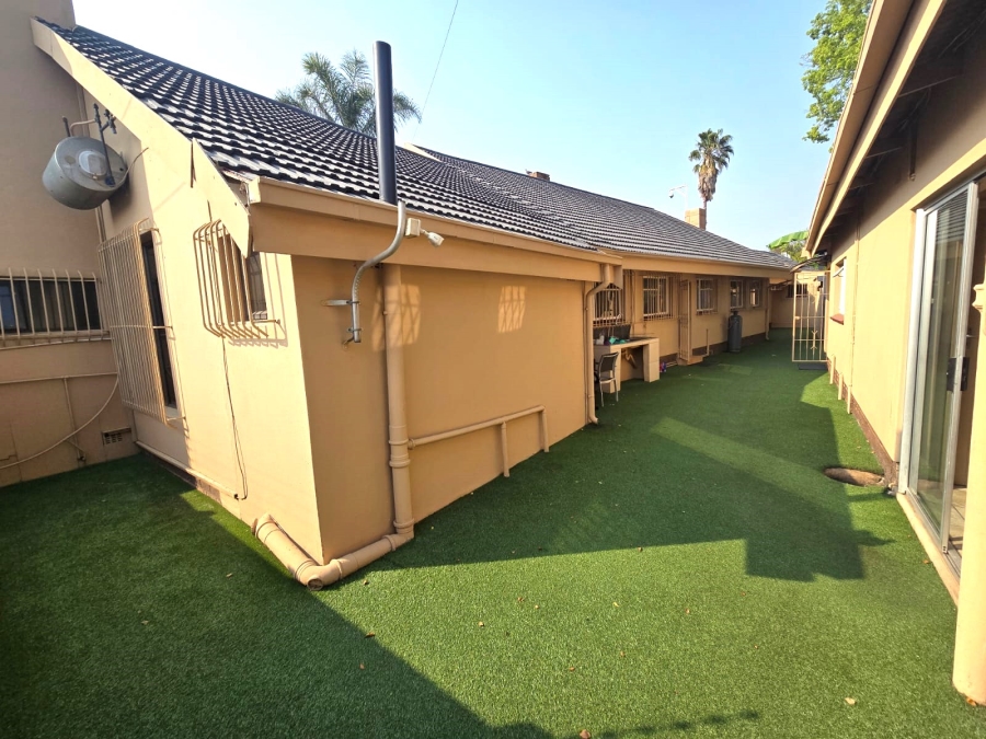 6 Bedroom Property for Sale in Selcourt Gauteng