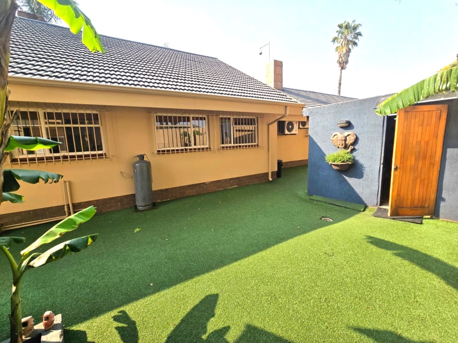 6 Bedroom Property for Sale in Selcourt Gauteng