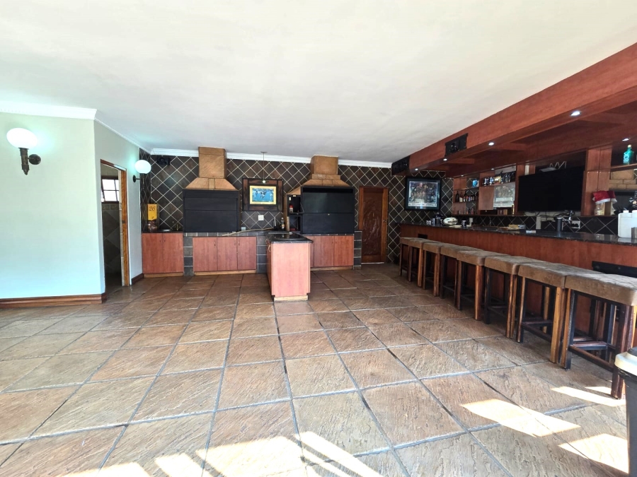 6 Bedroom Property for Sale in Selcourt Gauteng