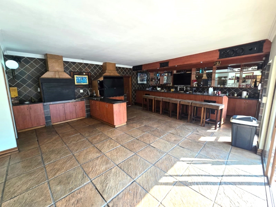 6 Bedroom Property for Sale in Selcourt Gauteng