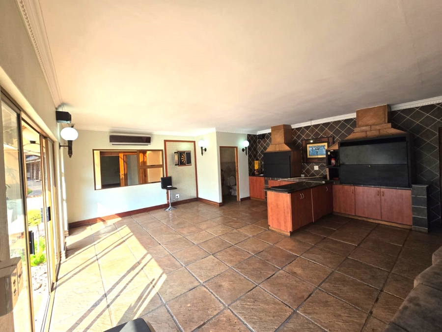 6 Bedroom Property for Sale in Selcourt Gauteng
