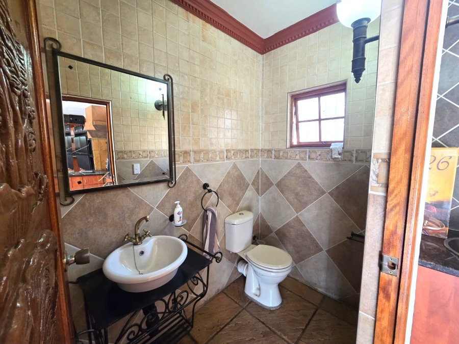 6 Bedroom Property for Sale in Selcourt Gauteng