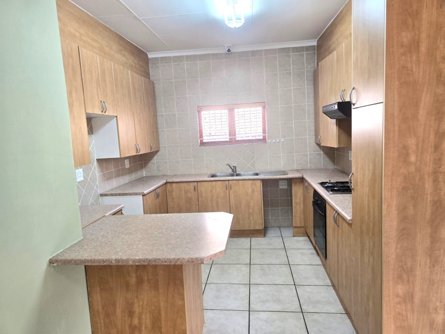 6 Bedroom Property for Sale in Selcourt Gauteng