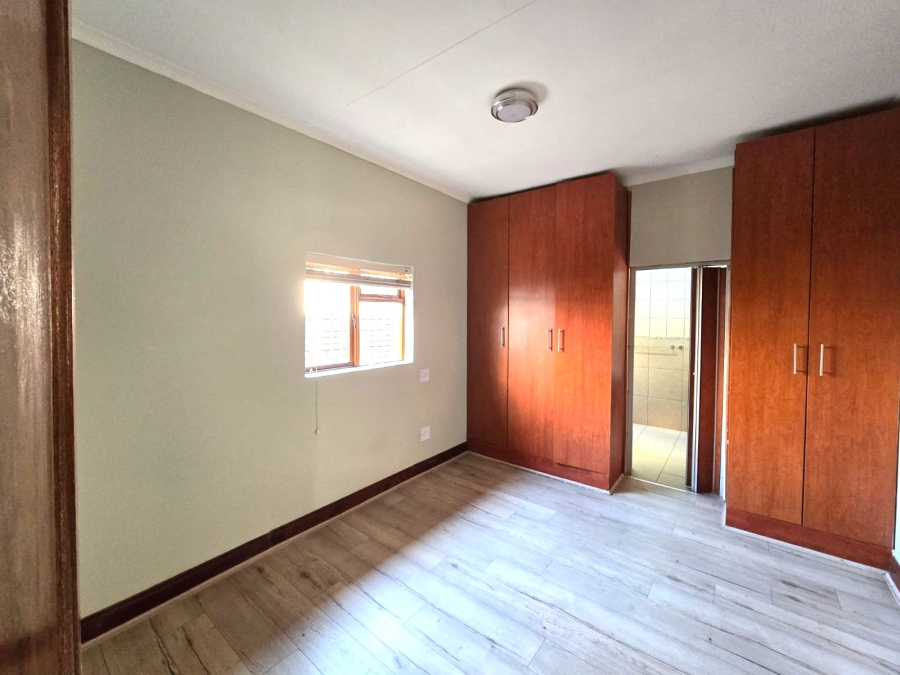 6 Bedroom Property for Sale in Selcourt Gauteng