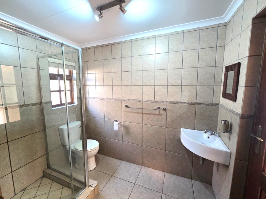 6 Bedroom Property for Sale in Selcourt Gauteng