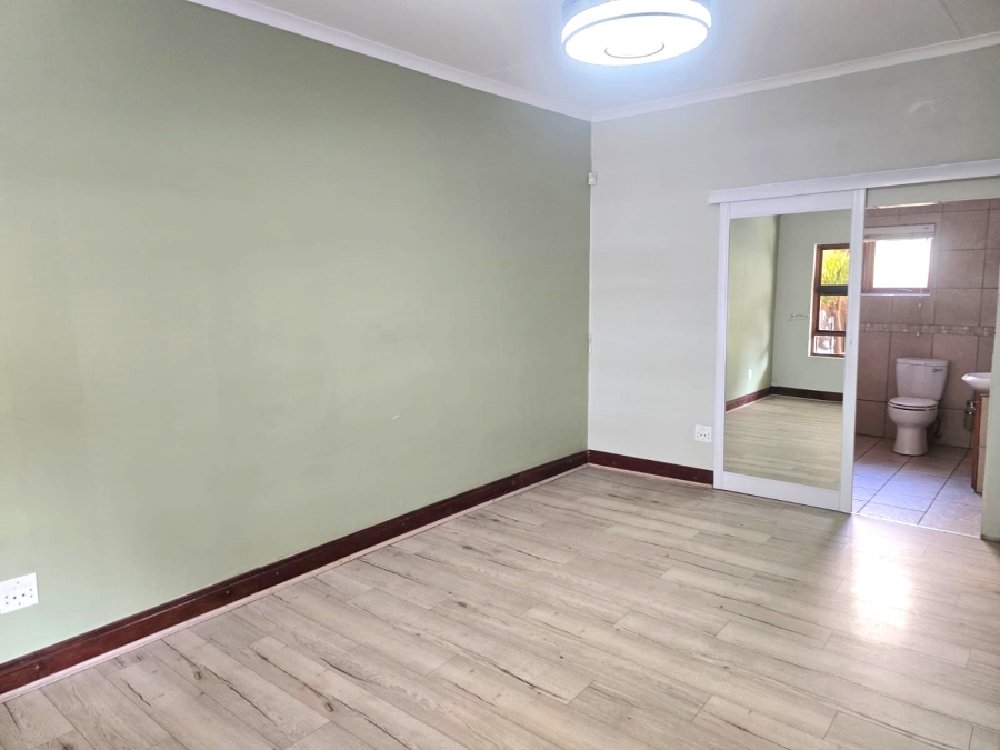 6 Bedroom Property for Sale in Selcourt Gauteng
