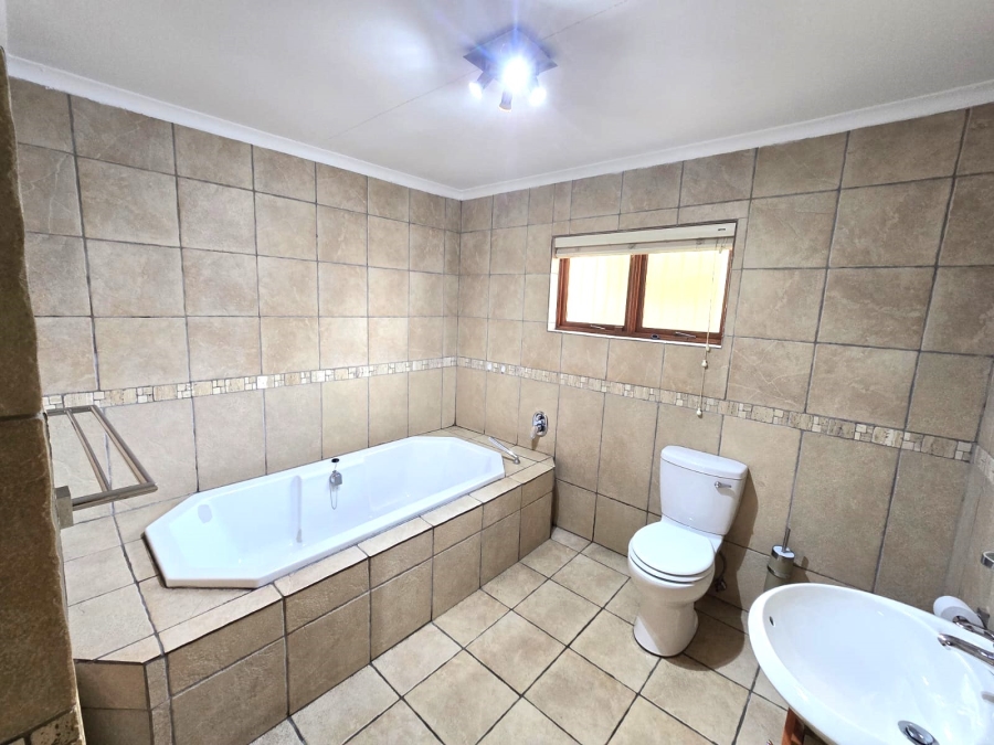 6 Bedroom Property for Sale in Selcourt Gauteng