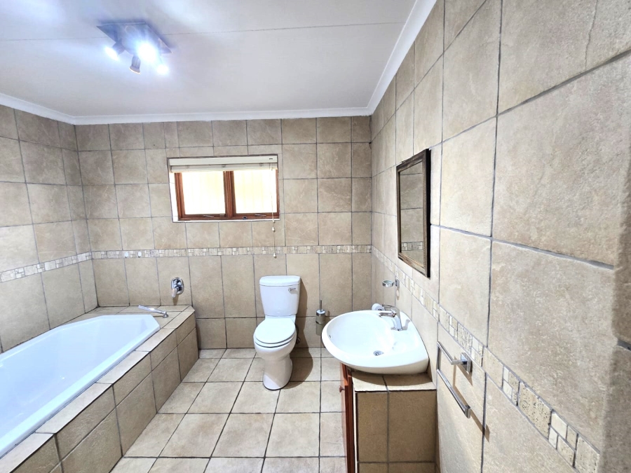 6 Bedroom Property for Sale in Selcourt Gauteng