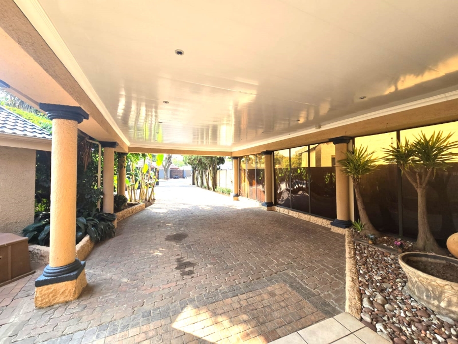 6 Bedroom Property for Sale in Selcourt Gauteng