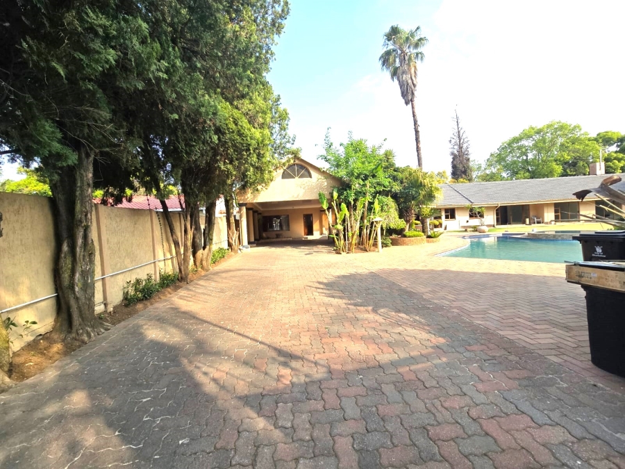 6 Bedroom Property for Sale in Selcourt Gauteng