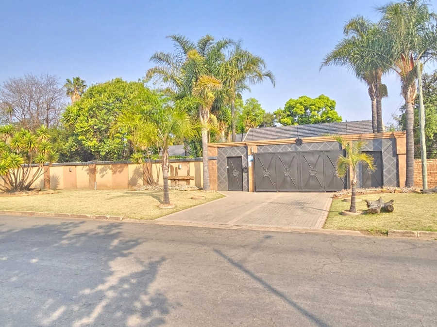 6 Bedroom Property for Sale in Selcourt Gauteng