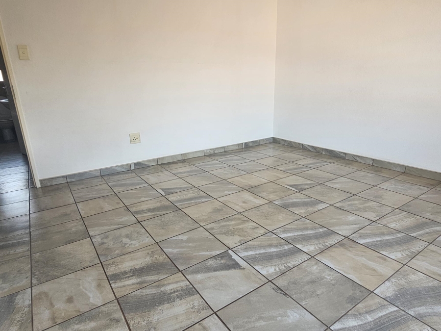 2 Bedroom Property for Sale in New Redruth Gauteng