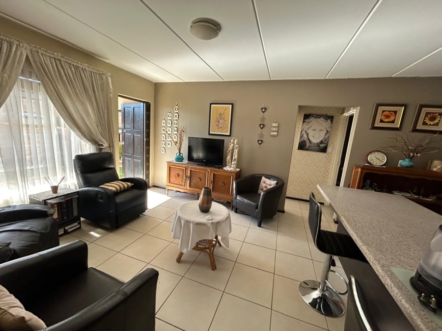 2 Bedroom Property for Sale in Honeypark Gauteng
