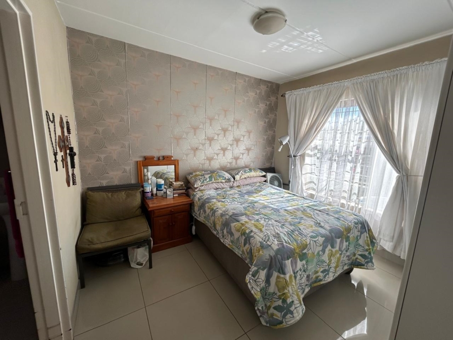 2 Bedroom Property for Sale in Honeypark Gauteng