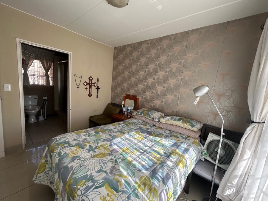 2 Bedroom Property for Sale in Honeypark Gauteng