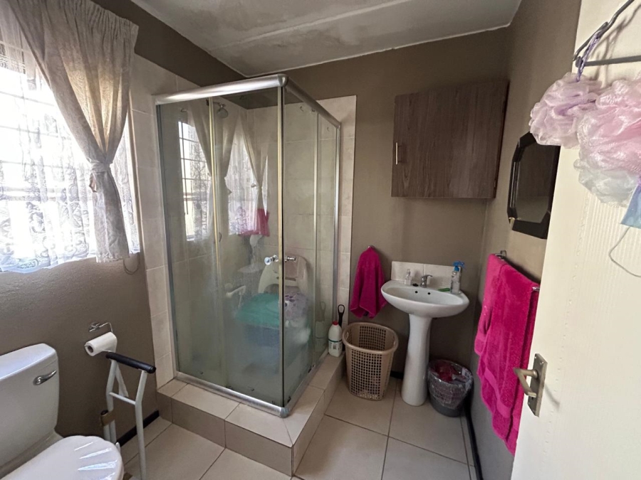 2 Bedroom Property for Sale in Honeypark Gauteng