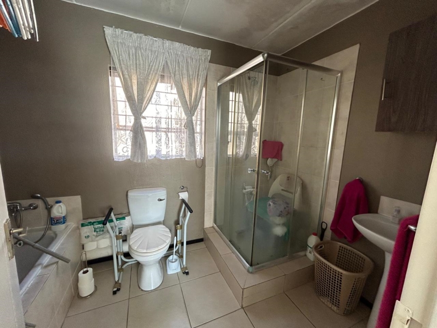 2 Bedroom Property for Sale in Honeypark Gauteng