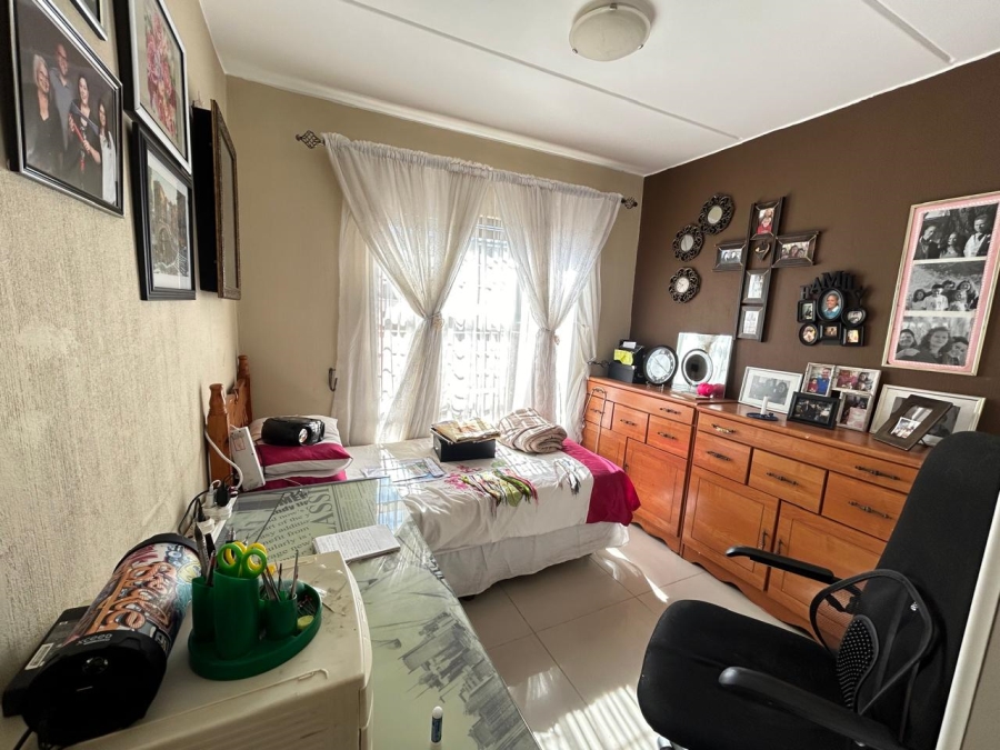 2 Bedroom Property for Sale in Honeypark Gauteng