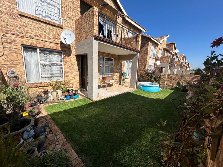 2 Bedroom Property for Sale in Honeypark Gauteng