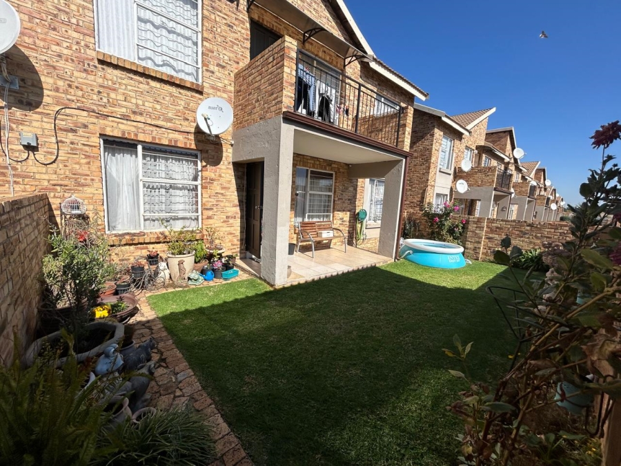 2 Bedroom Property for Sale in Honeypark Gauteng