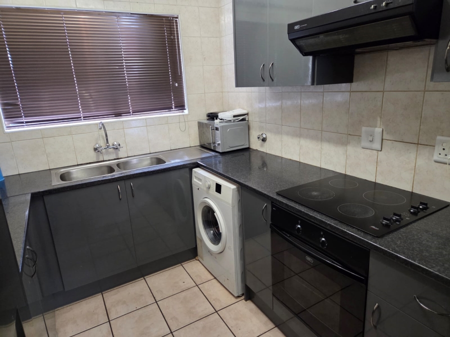To Let 2 Bedroom Property for Rent in Maroeladal Gauteng