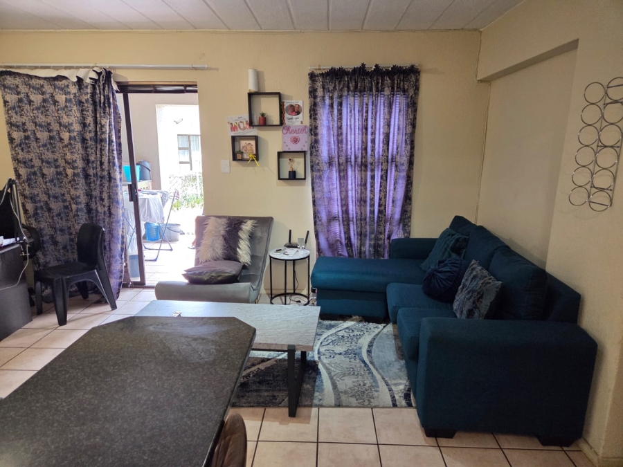 To Let 2 Bedroom Property for Rent in Maroeladal Gauteng