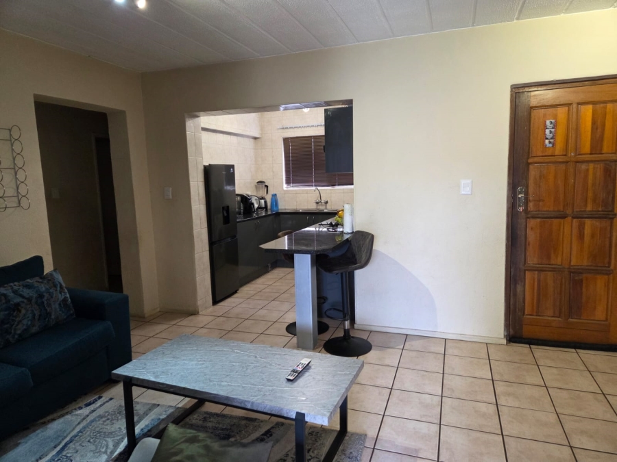 To Let 2 Bedroom Property for Rent in Maroeladal Gauteng