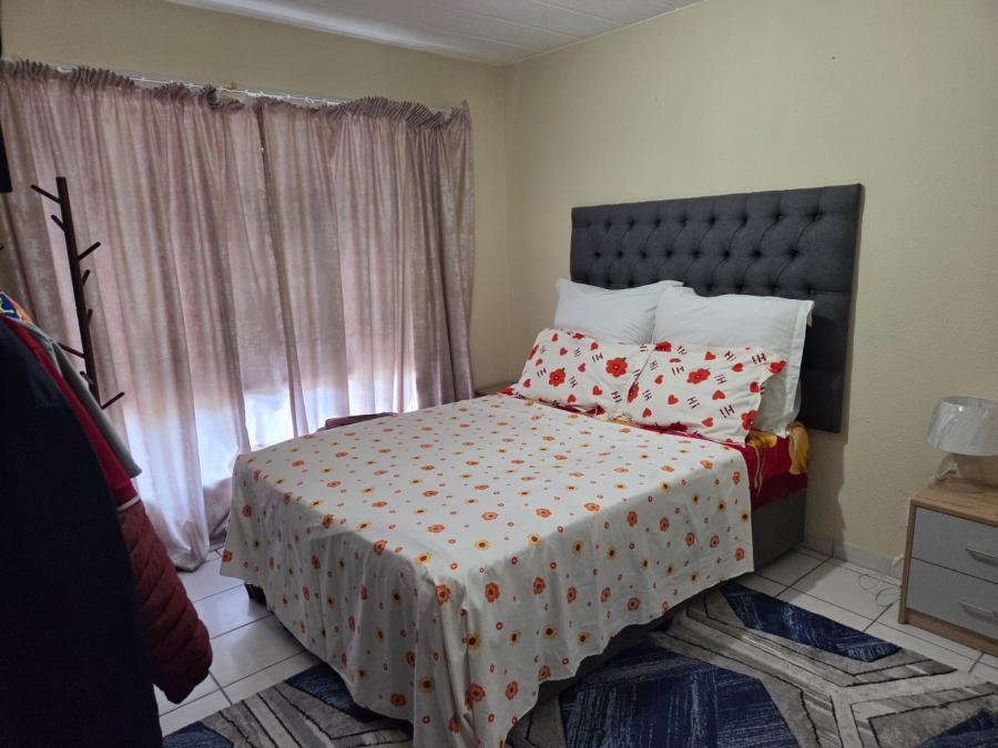 To Let 2 Bedroom Property for Rent in Maroeladal Gauteng