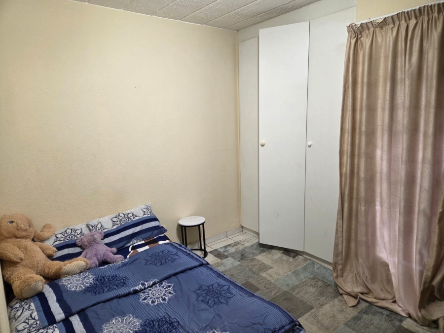 To Let 2 Bedroom Property for Rent in Maroeladal Gauteng