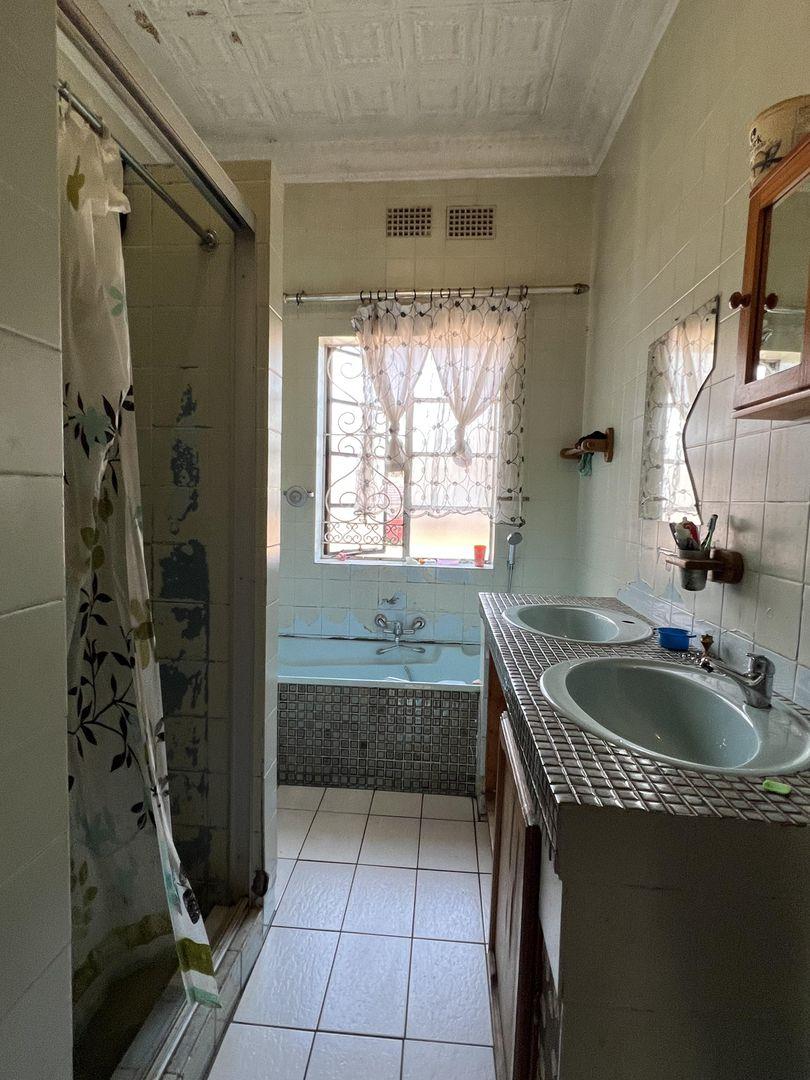 4 Bedroom Property for Sale in Discovery Gauteng
