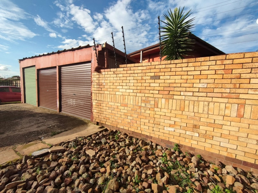 4 Bedroom Property for Sale in Homelake Gauteng