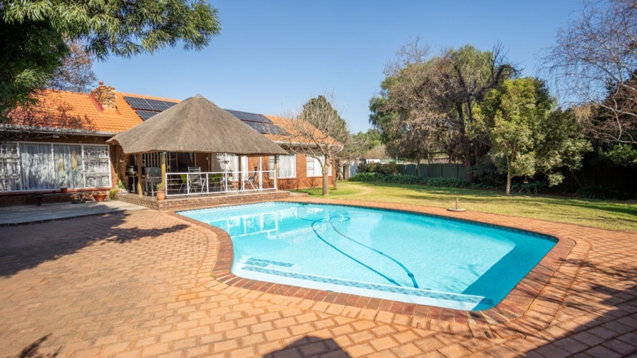 5 Bedroom Property for Sale in Kenleaf Gauteng