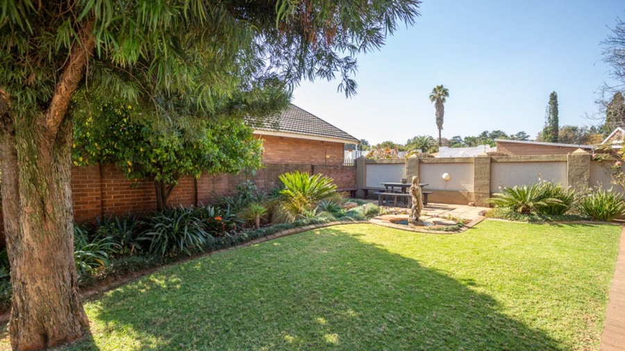 5 Bedroom Property for Sale in Kenleaf Gauteng