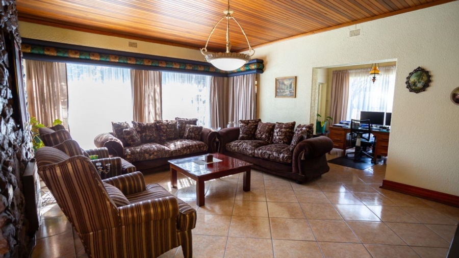 5 Bedroom Property for Sale in Kenleaf Gauteng