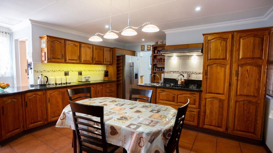 5 Bedroom Property for Sale in Kenleaf Gauteng