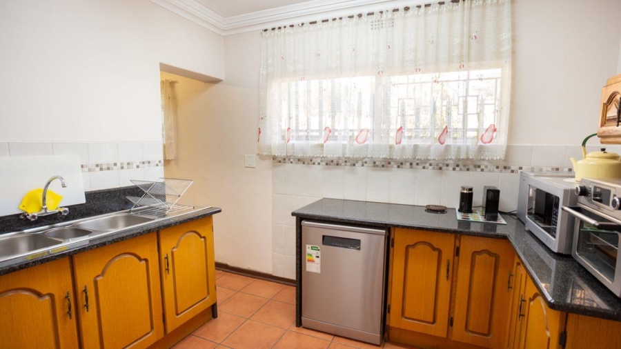 5 Bedroom Property for Sale in Kenleaf Gauteng