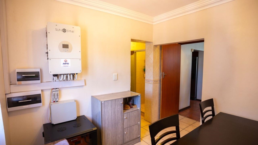 5 Bedroom Property for Sale in Kenleaf Gauteng