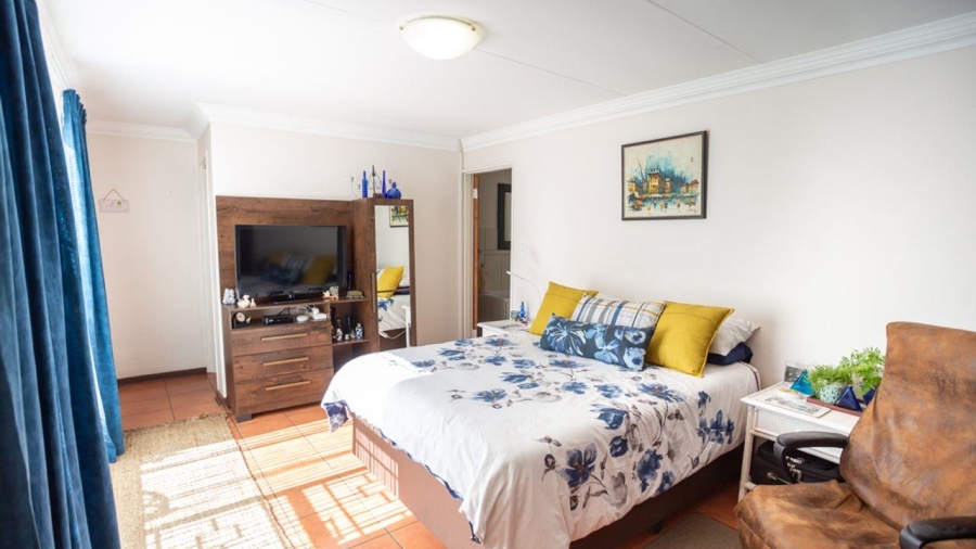 5 Bedroom Property for Sale in Kenleaf Gauteng