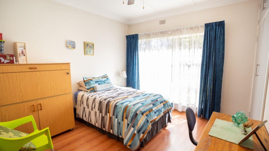 5 Bedroom Property for Sale in Kenleaf Gauteng