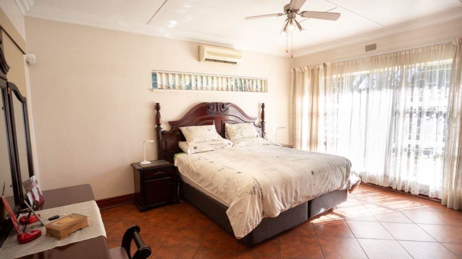 5 Bedroom Property for Sale in Kenleaf Gauteng