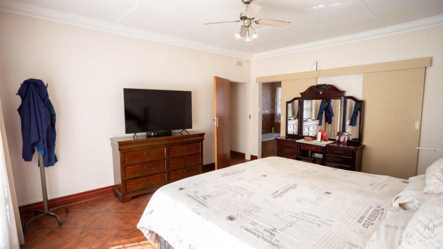 5 Bedroom Property for Sale in Kenleaf Gauteng