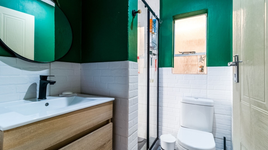 2 Bedroom Property for Sale in Bassonia Gauteng