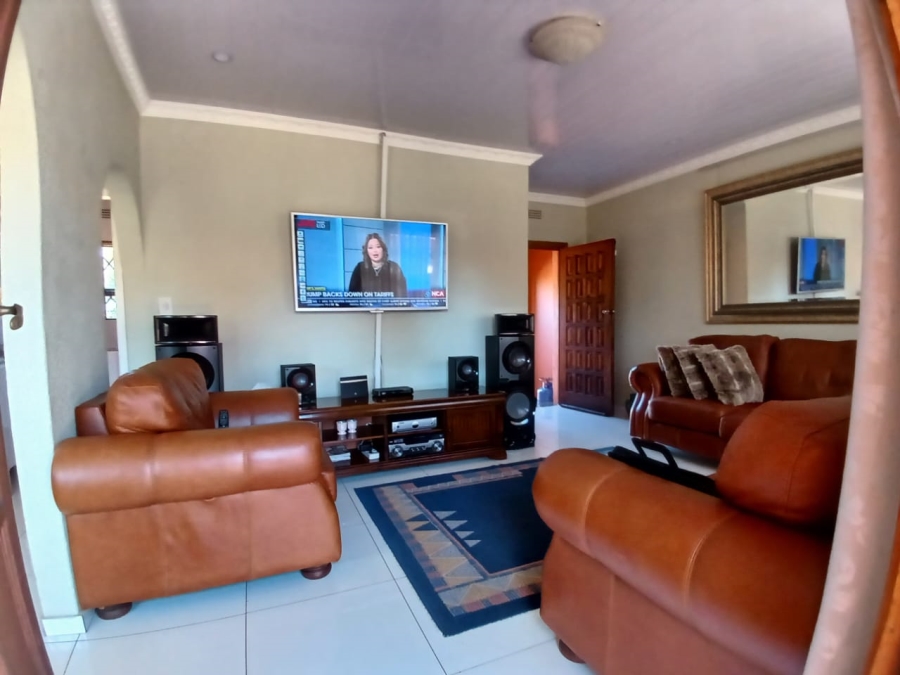 5 Bedroom Property for Sale in Groblerpark Gauteng