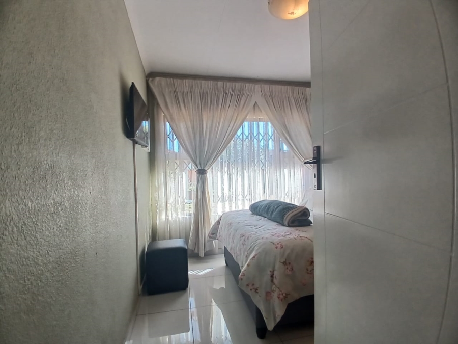 5 Bedroom Property for Sale in Groblerpark Gauteng